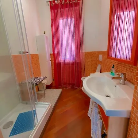 Daniela Luxury With Pool ליירנה